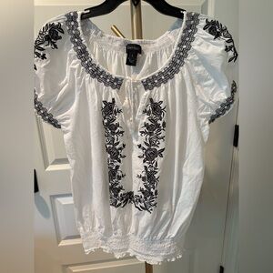 Karen Kane Embroidered White and Black Blouse